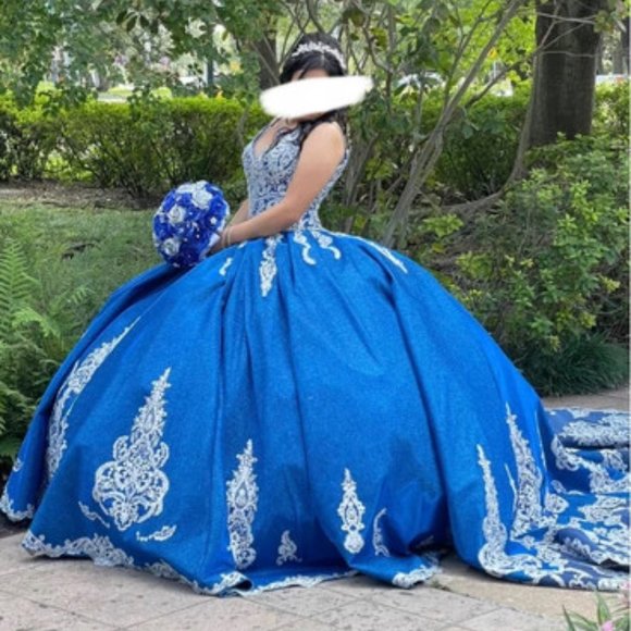 Dresses & Skirts - Vestido de XV años